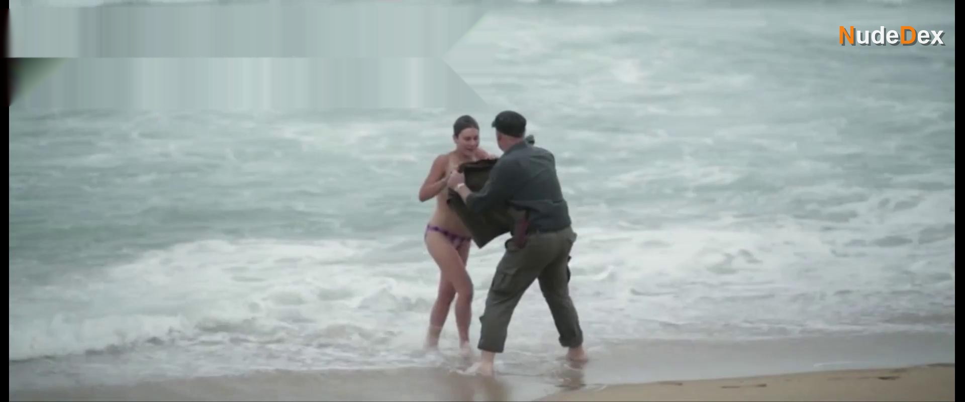 Cara Roberts in Durban Poison, photo 3