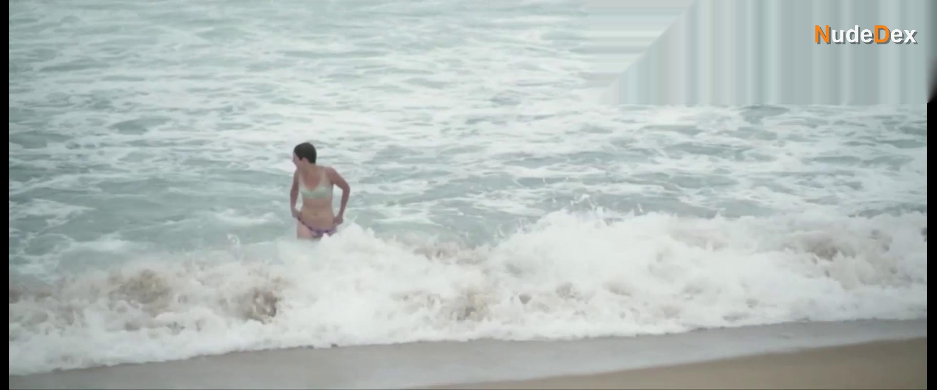 Cara Roberts in Durban Poison, photo 5