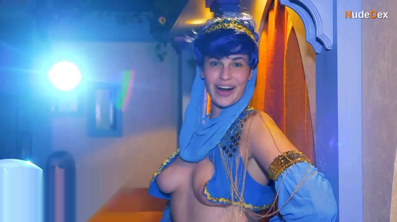 Cara Rockwell in Chills Down Your Spine, photo 2