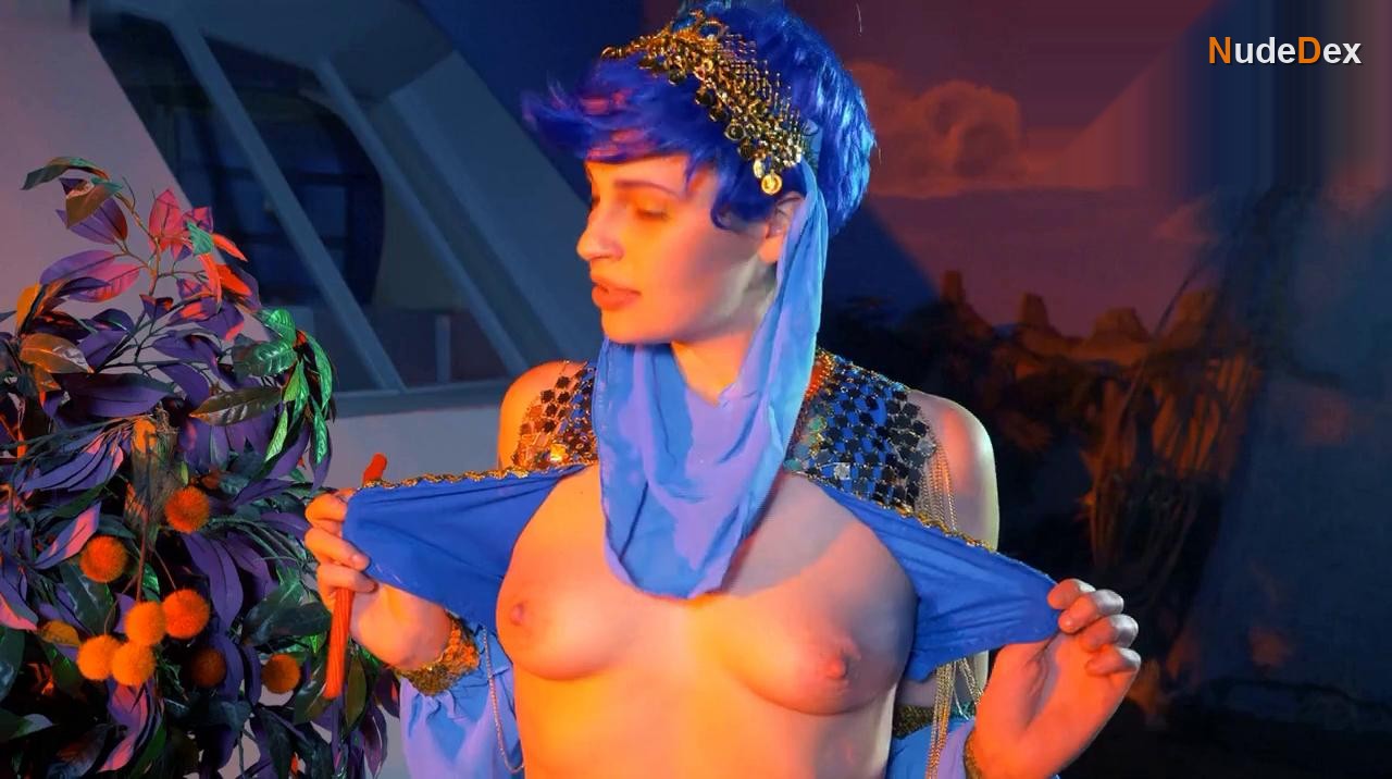 Cara Rockwell in Chills Down Your Spine, photo 4