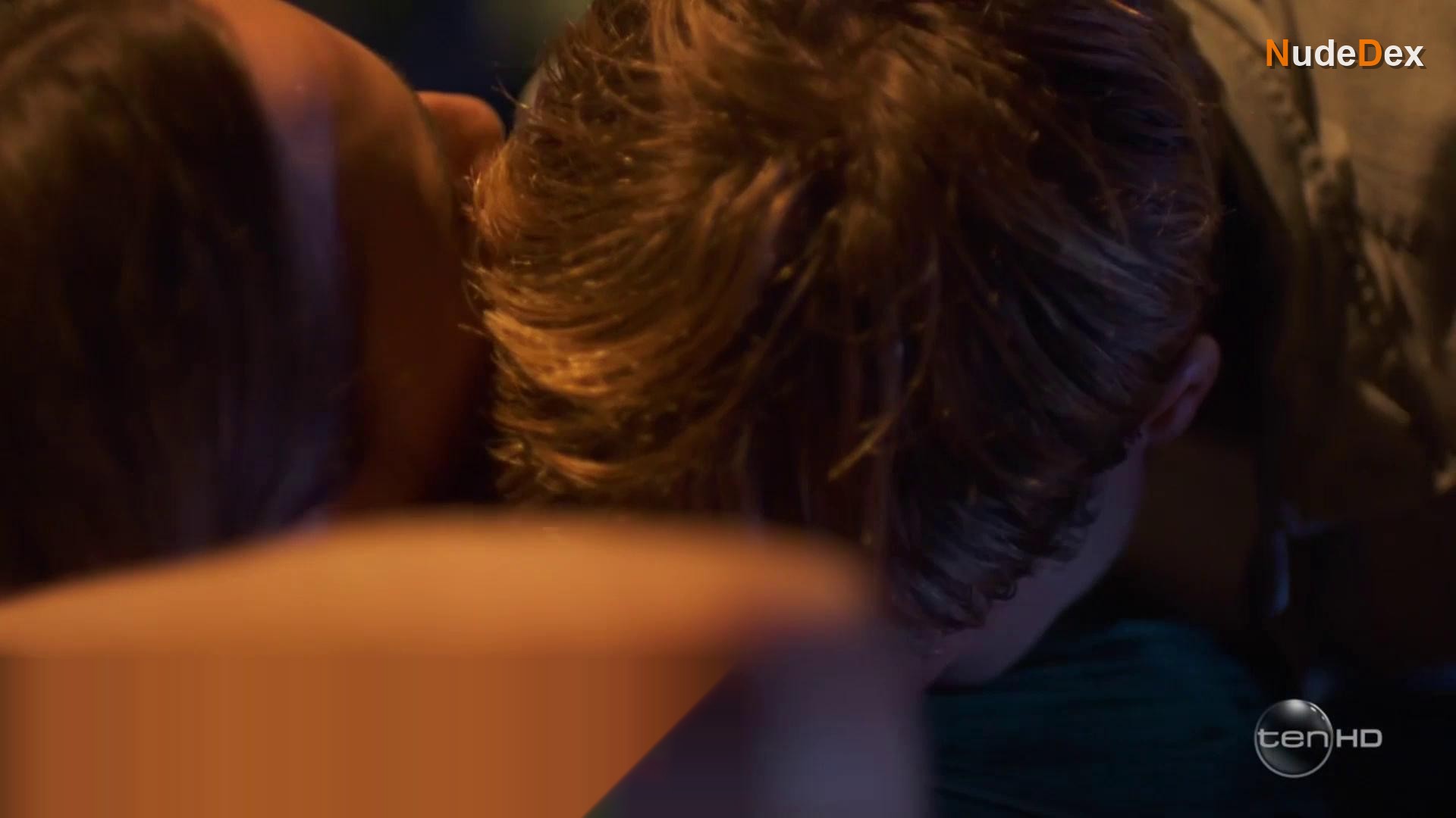 Caren Pistorius in Wake In Fright, photo 10
