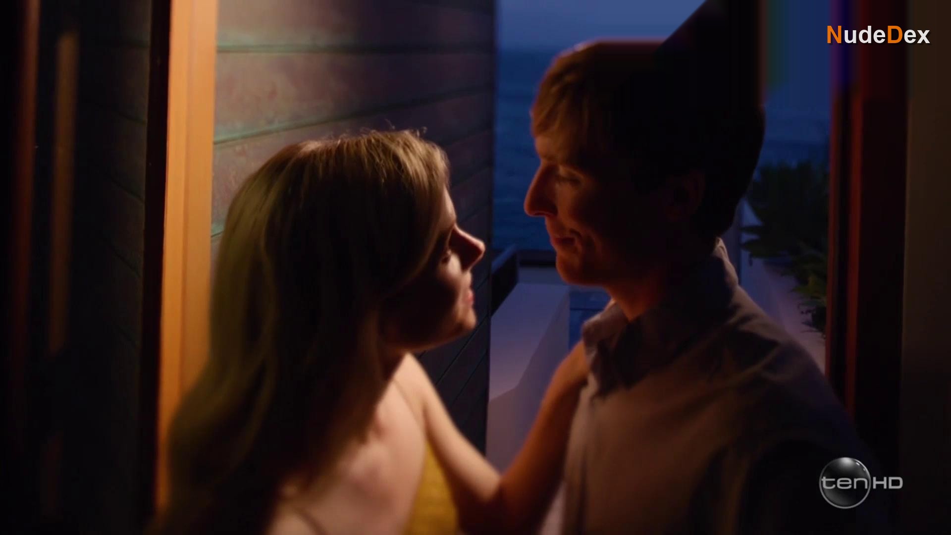 Caren Pistorius in Wake In Fright, photo 12