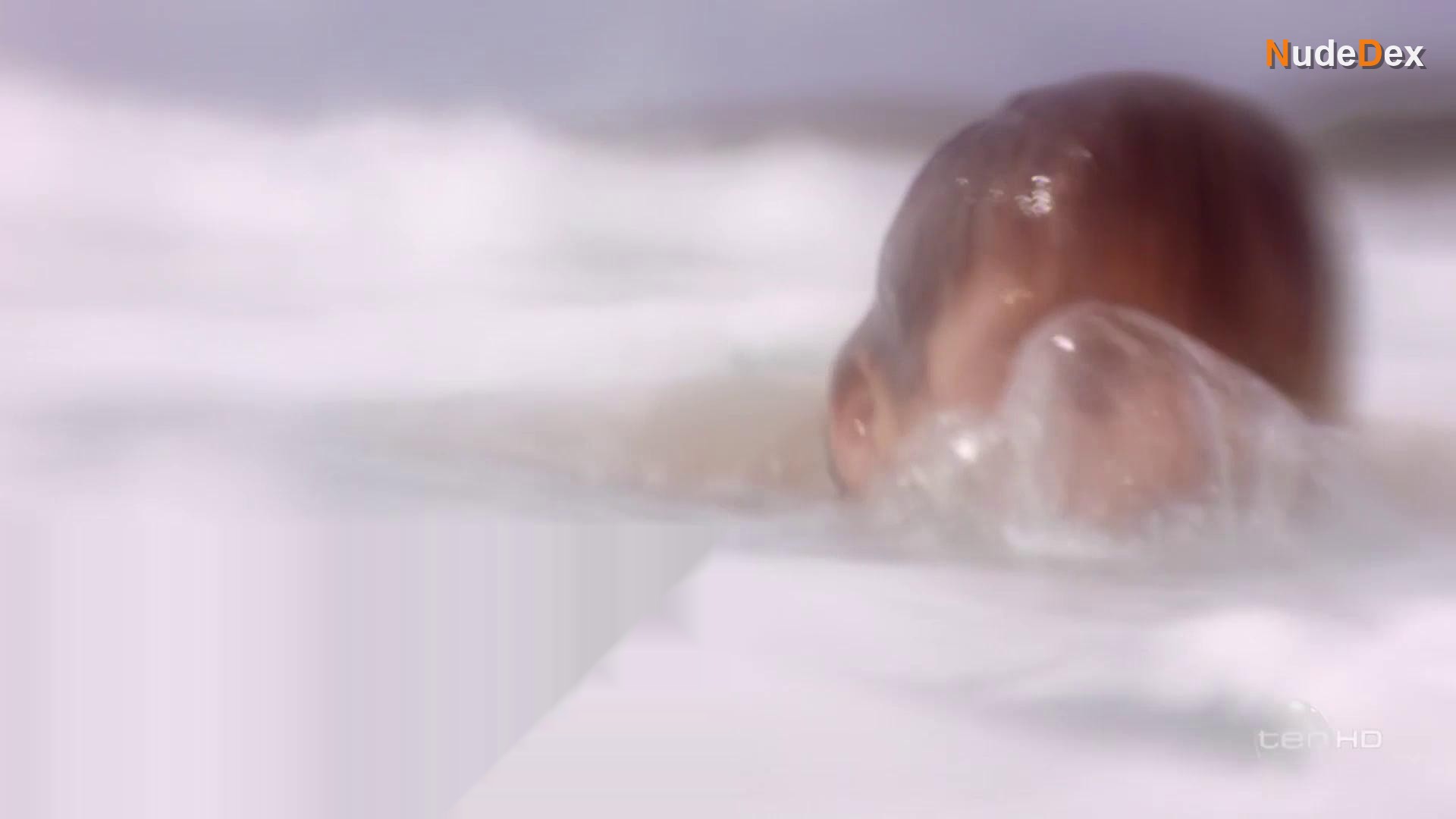 Caren Pistorius in Wake In Fright, photo 13