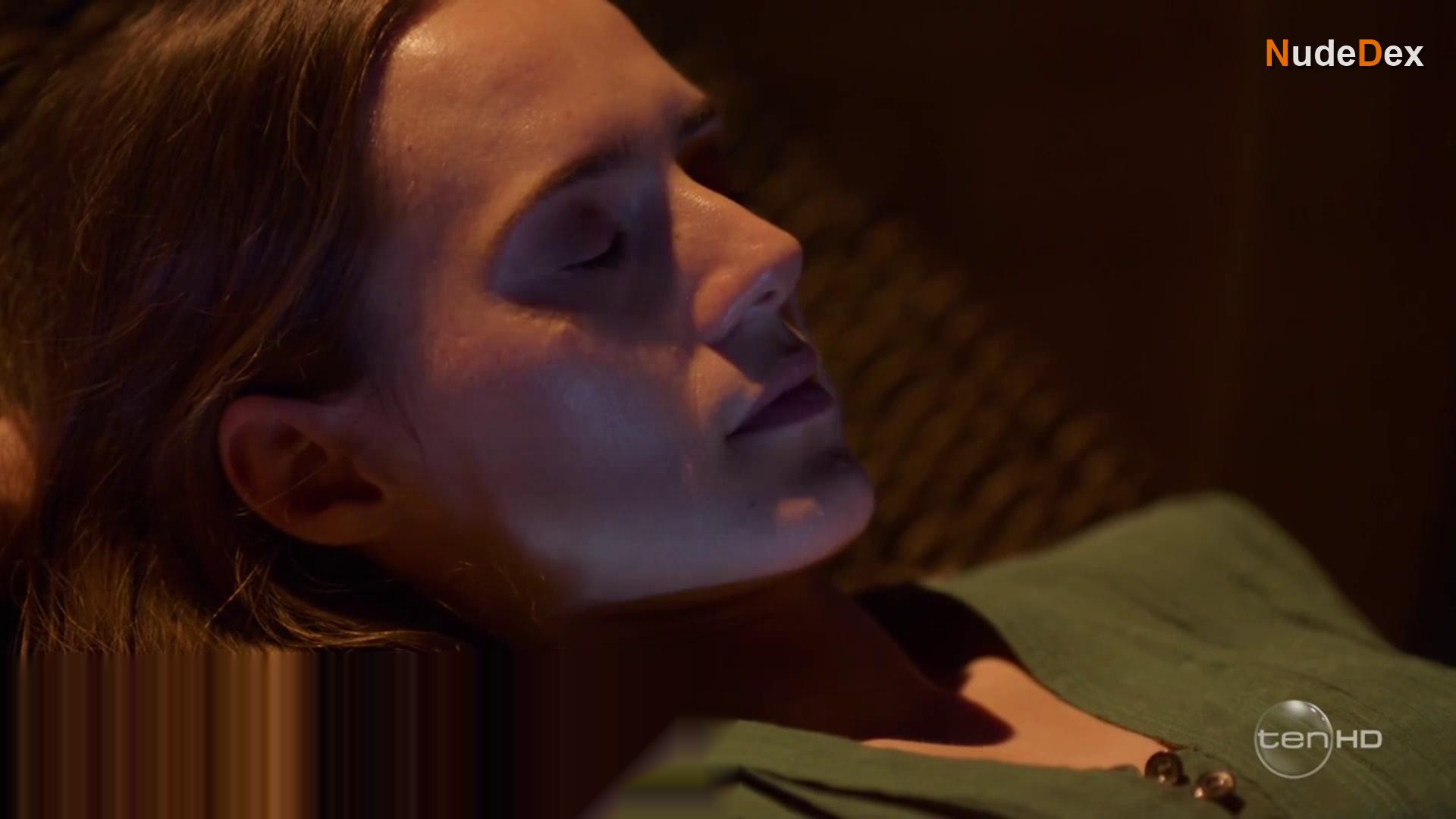 Caren Pistorius in Wake In Fright, photo 19