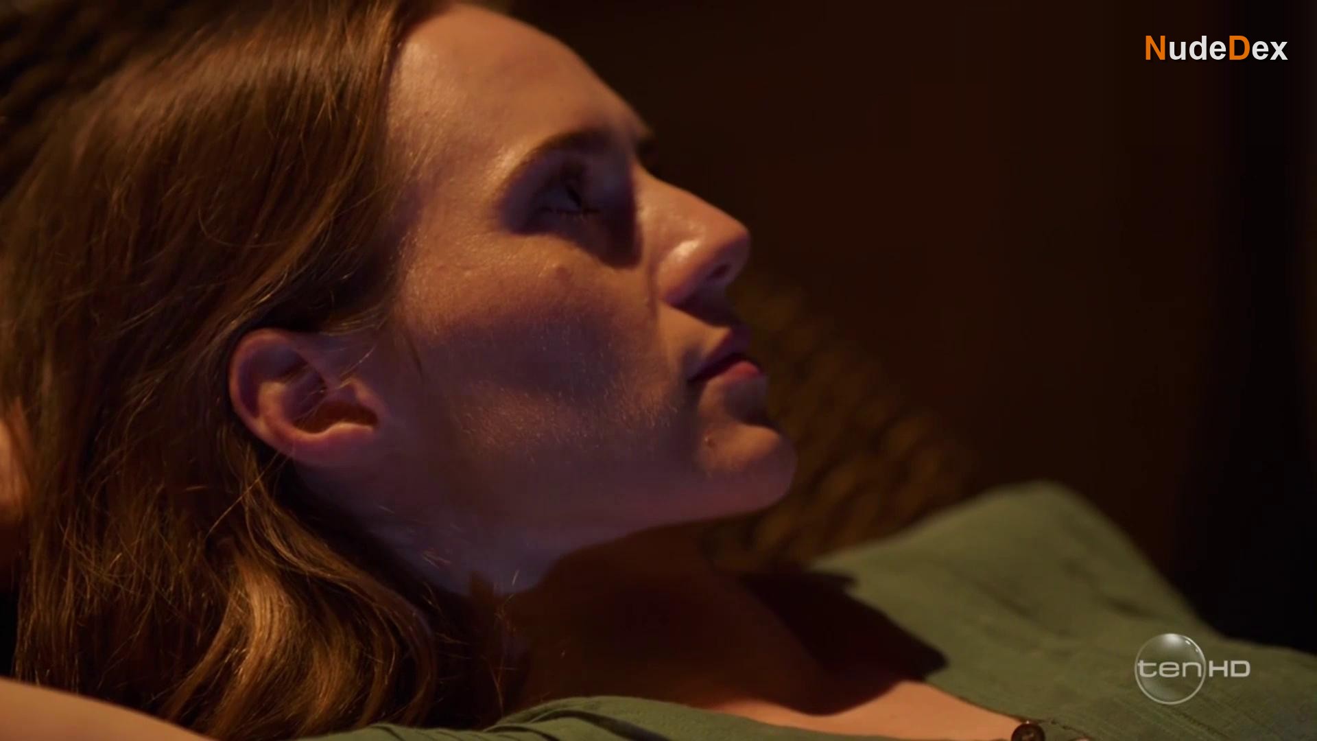 Caren Pistorius in Wake In Fright, photo 21