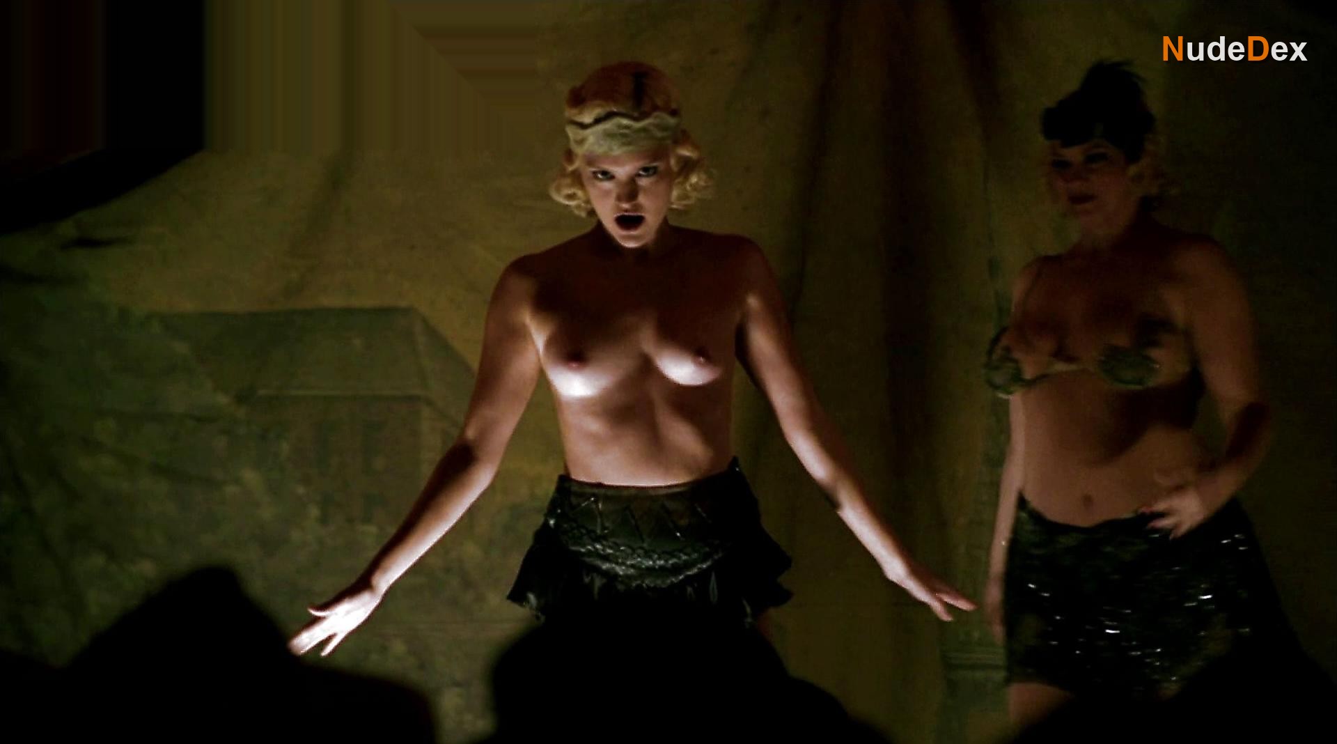 Carla Gallo in Carnivale, photo 5