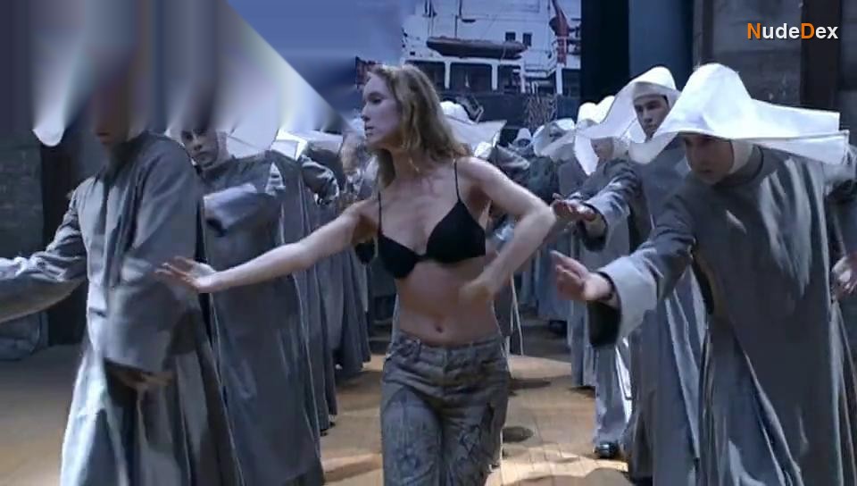 Carla Sanchez in Madrigal, photo 10
