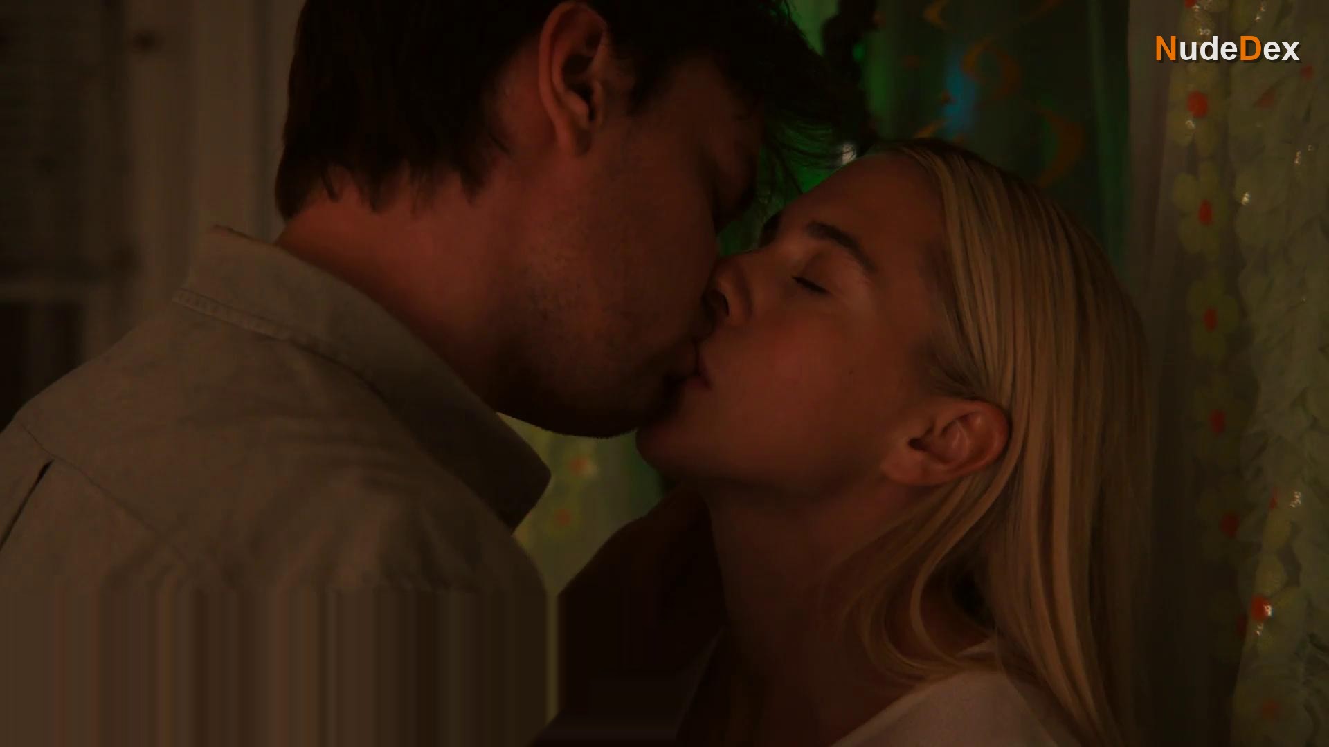 Carla Sehn in Diary Of A Ditched Girl, photo 14