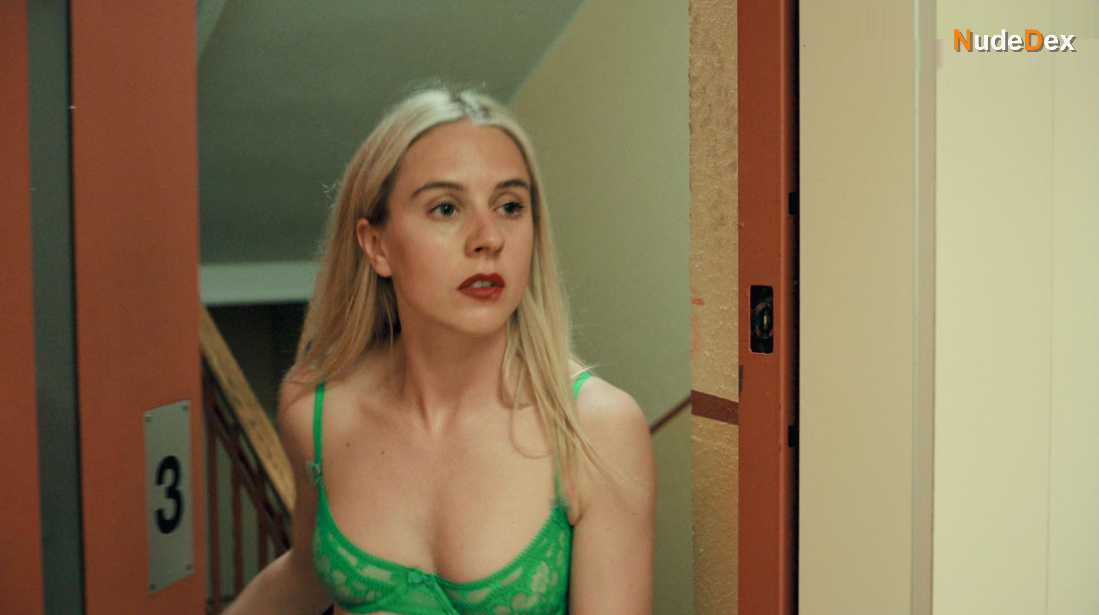 Carla Sehn in Diary Of A Ditched Girl, photo 22