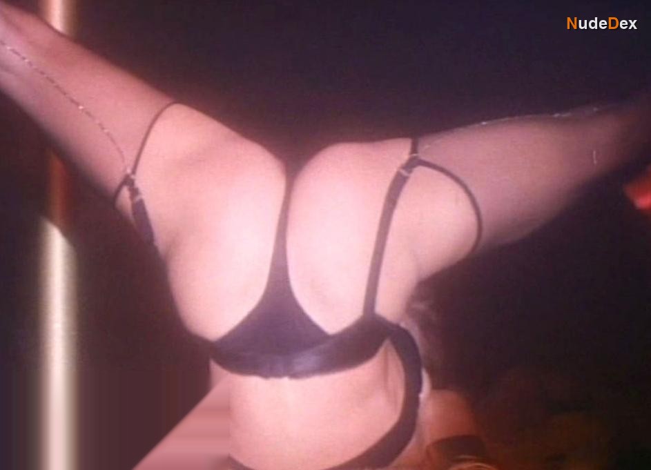 Carlye Byron in Stripped To Kill, photo 5