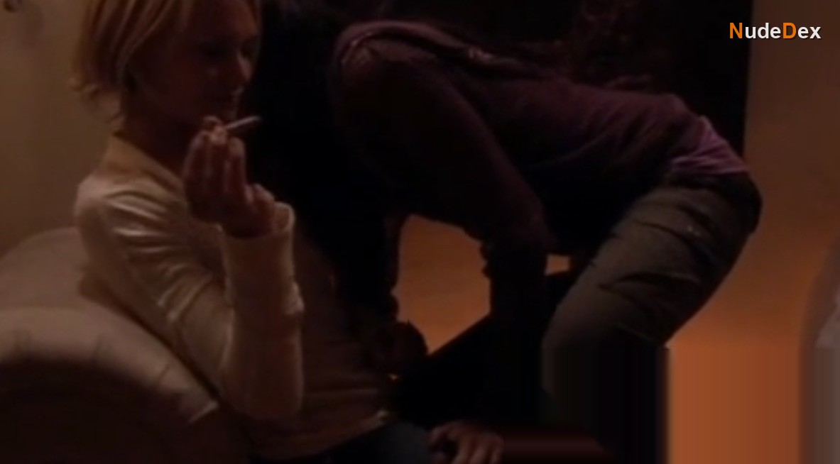 Carly Pope in Dirt, photo 2
