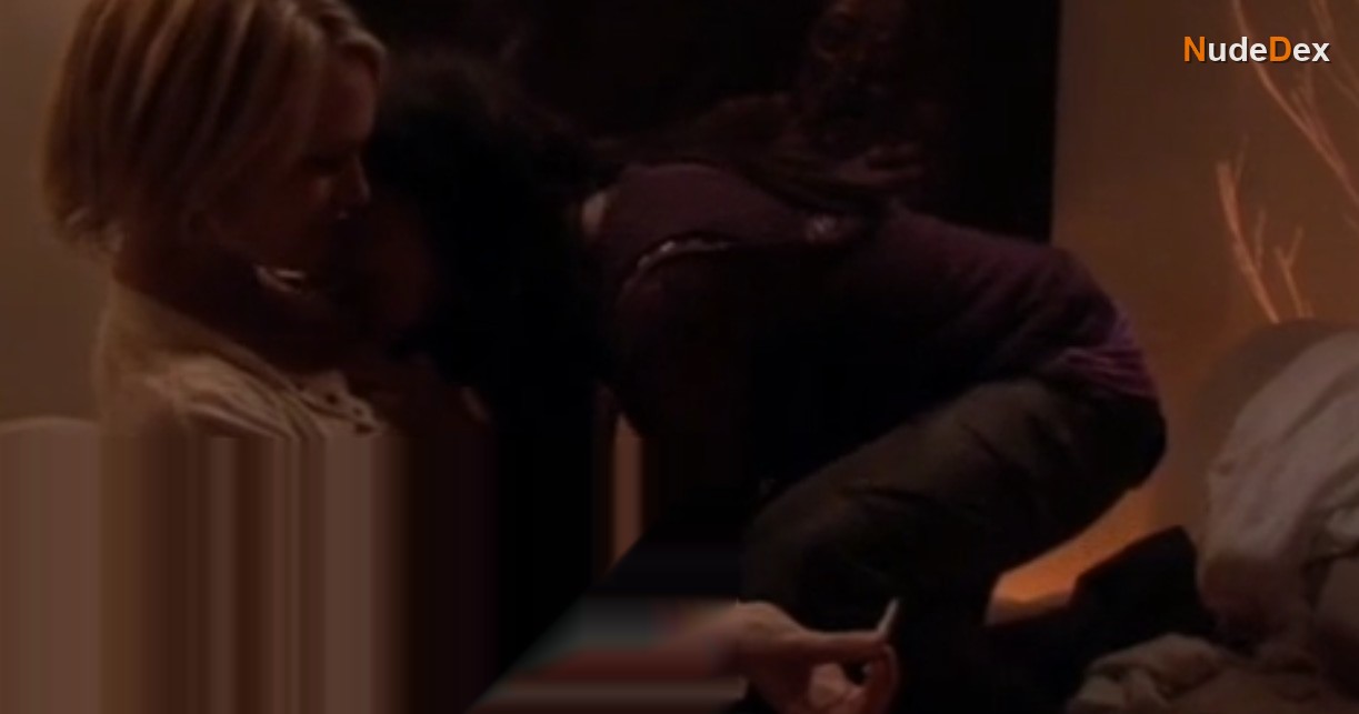 Carly Pope in Dirt, photo 3