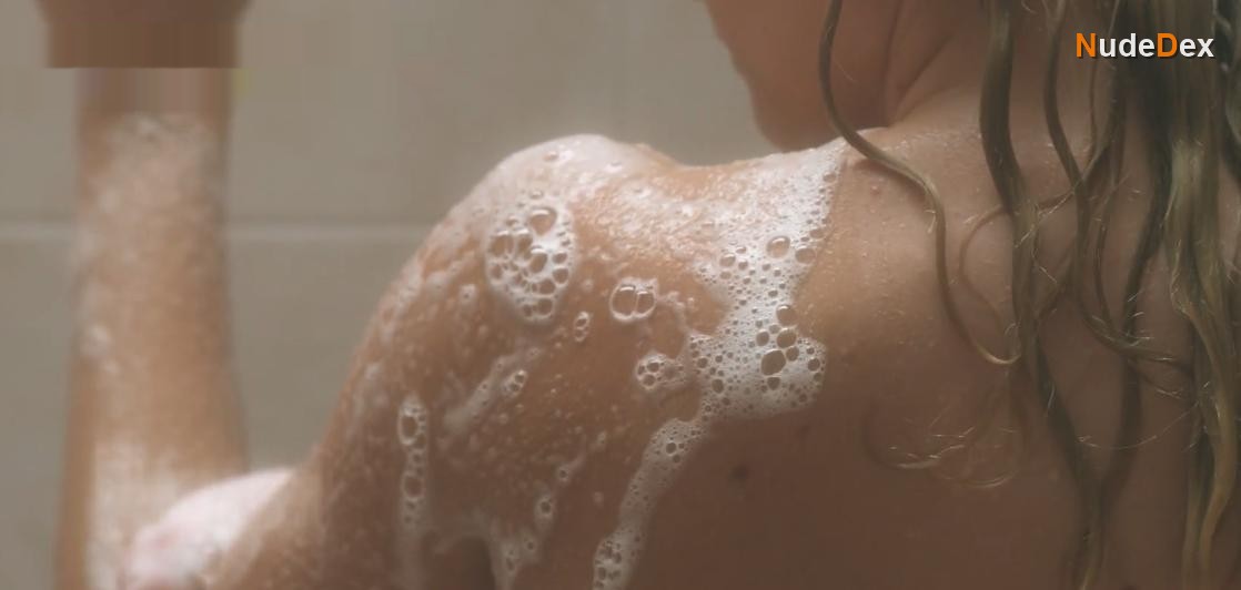 Carly Schroeder in Forget Me Not, photo 3