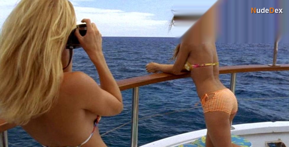 Carmen Electra in Baywatch Hawaiian Wedding, photo 2