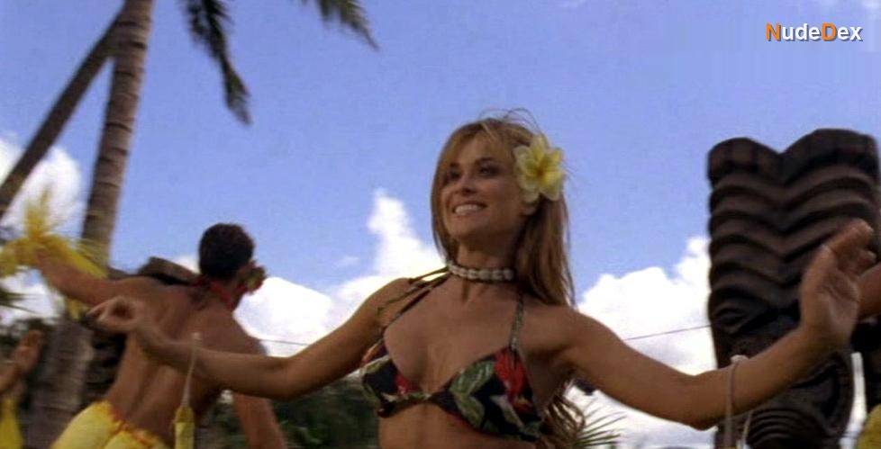 Carmen Electra in Baywatch Hawaiian Wedding, photo 4