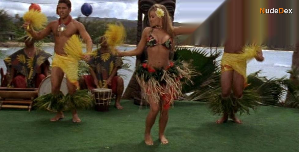 Carmen Electra in Baywatch Hawaiian Wedding, photo 6