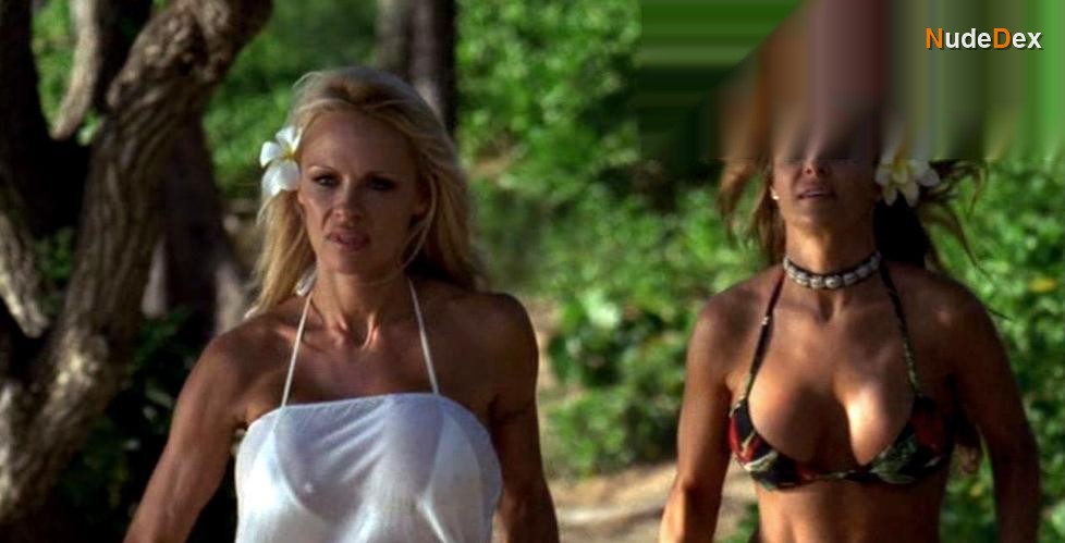 Carmen Electra in Baywatch Hawaiian Wedding, photo 10