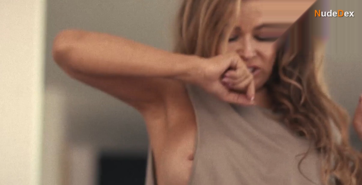 Carmen Electra in Dear Killer Nannies, photo 3