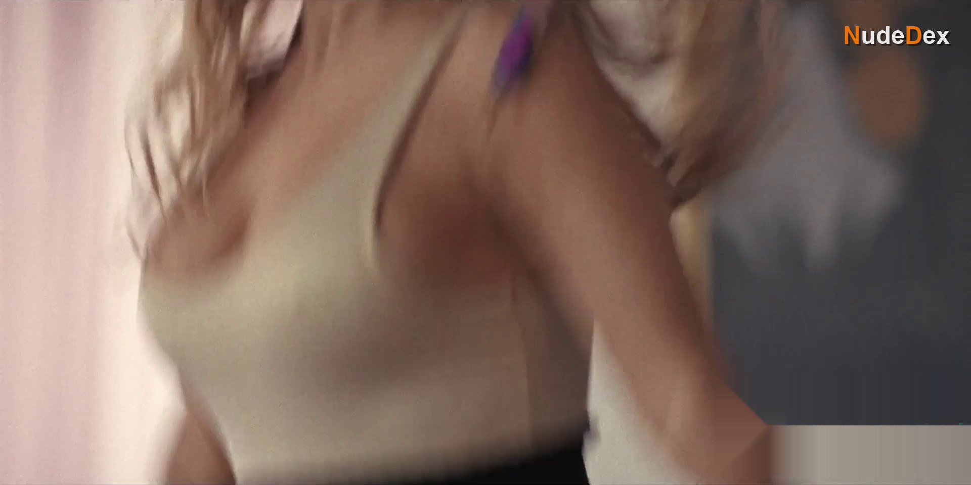 Carmen Electra in Dear Killer Nannies, photo 5