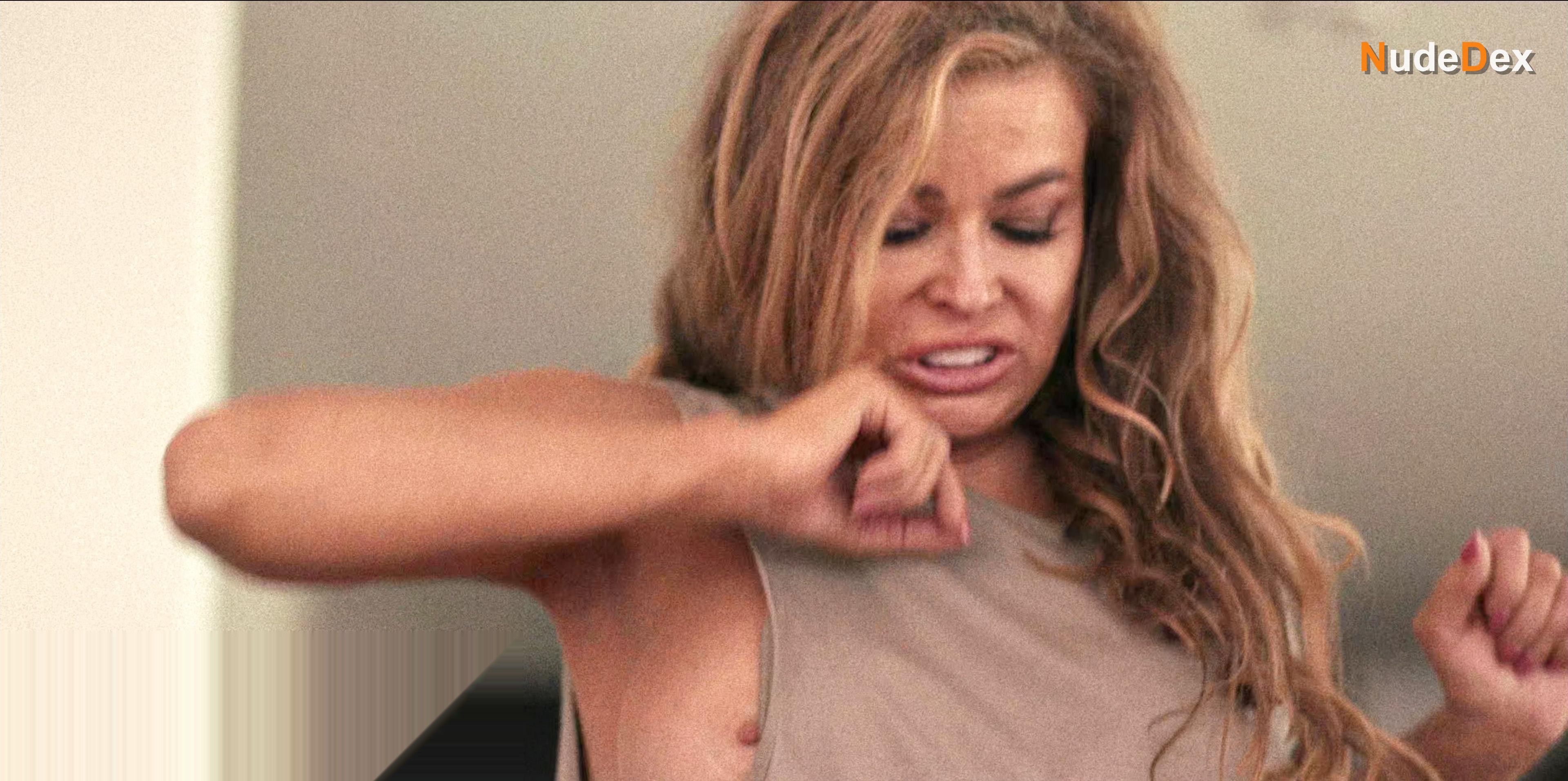 Carmen Electra in Dear Killer Nannies, photo 11