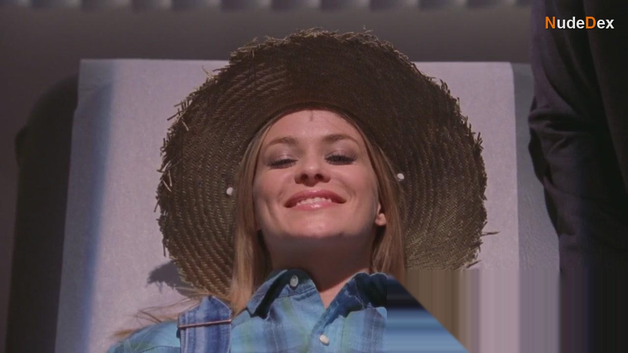 Carmen Electra in House M D, photo 3