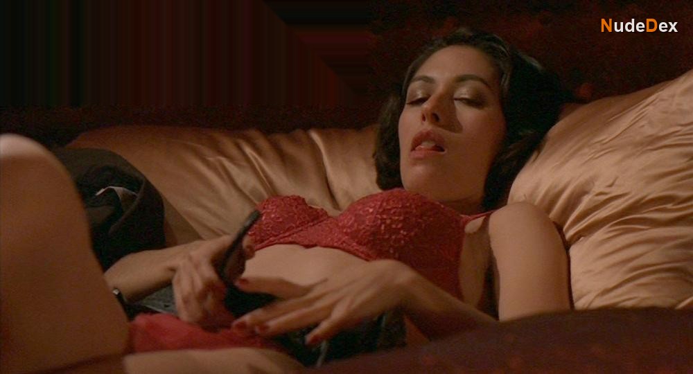 Carmen Moore in Wolf Lake, photo 1