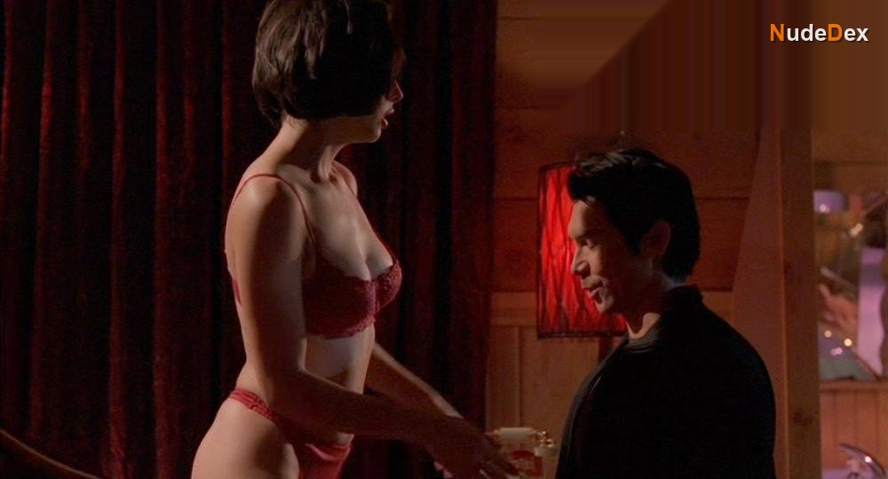 Carmen Moore in Wolf Lake, photo 3