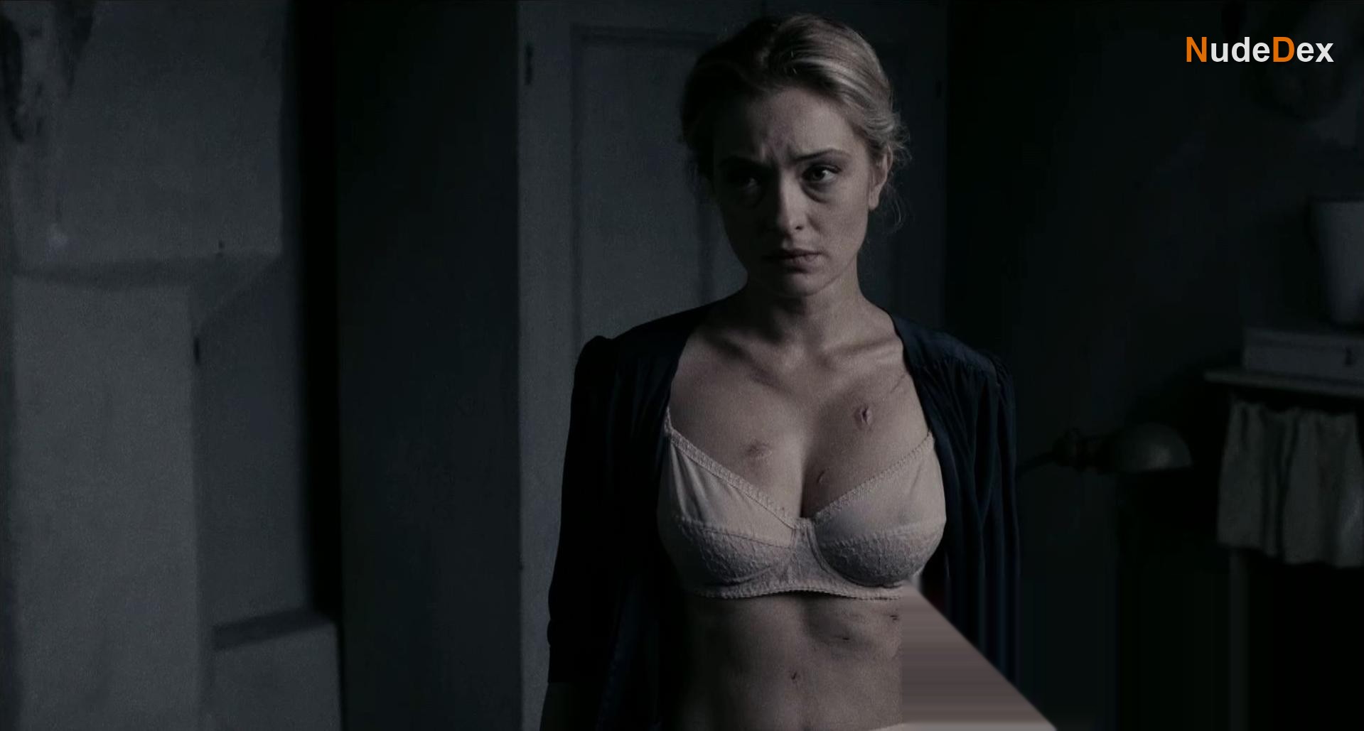 Carolina Crescentini in Max And Helene, photo 4