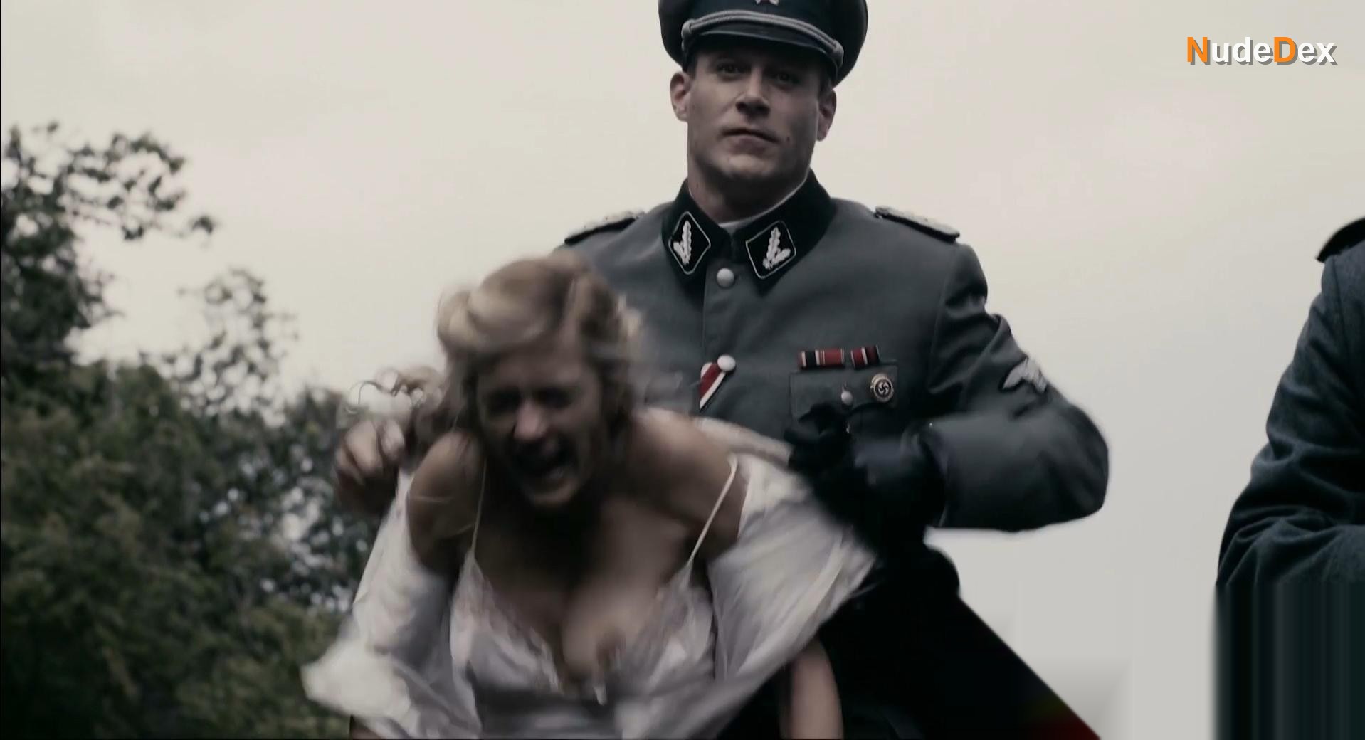 Carolina Crescentini in Max And Helene, photo 7