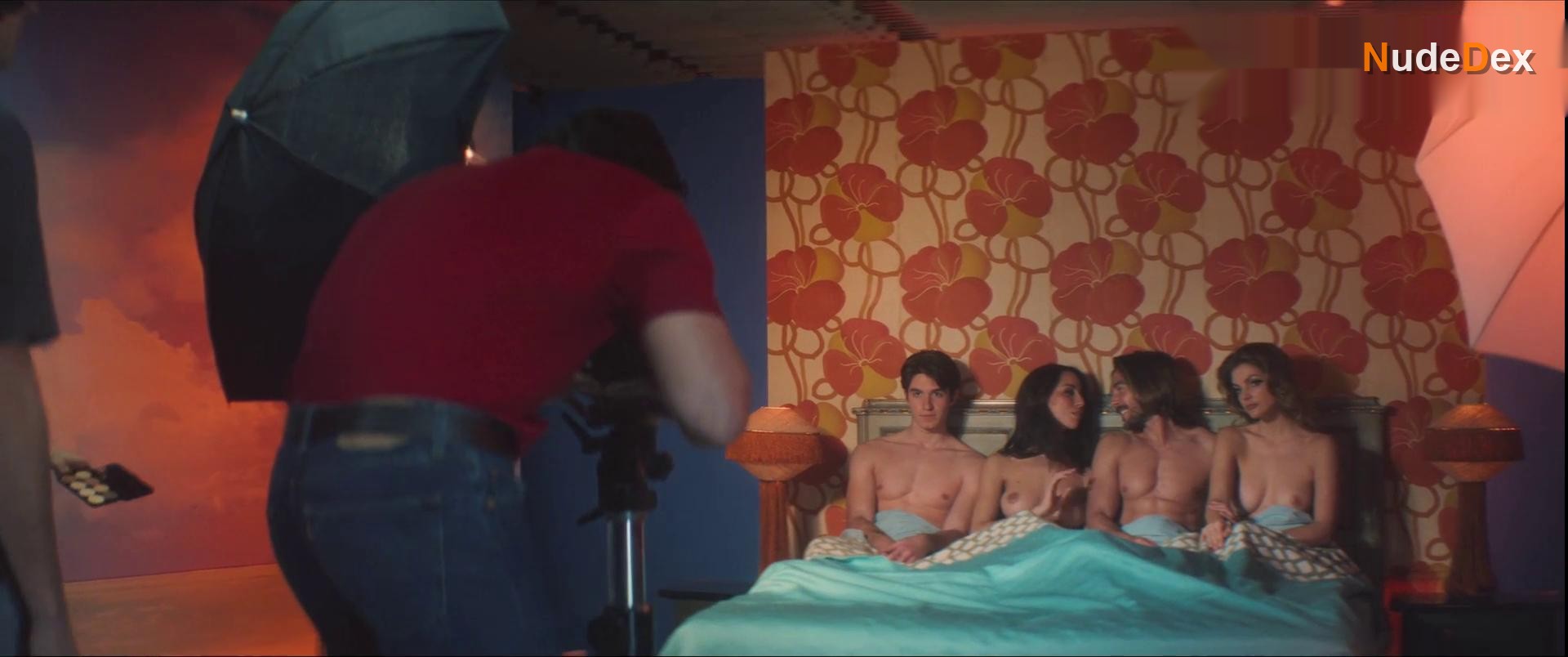 Carolina Crescentini in Mrs Playmen, photo 19