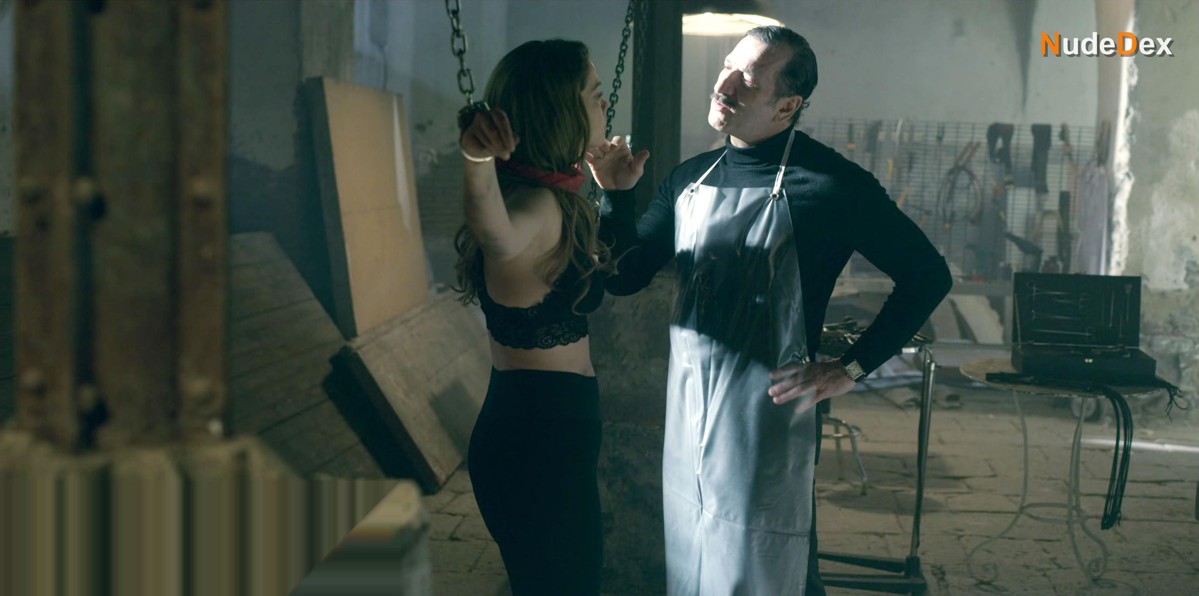 Carolina Miranda in Who Killed Sara?, photo 2