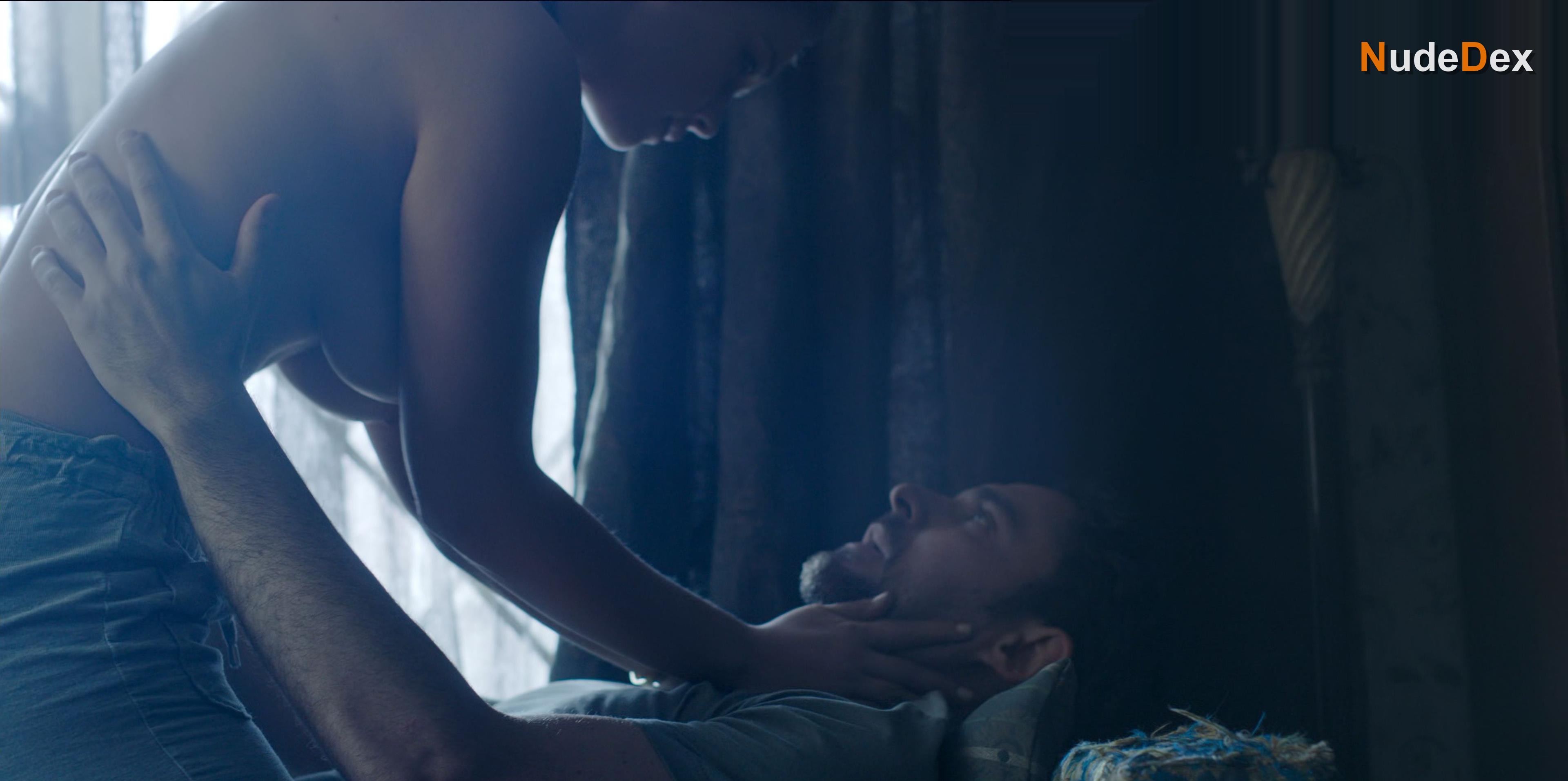 Carolina Miranda in Who Killed Sara?, photo 9