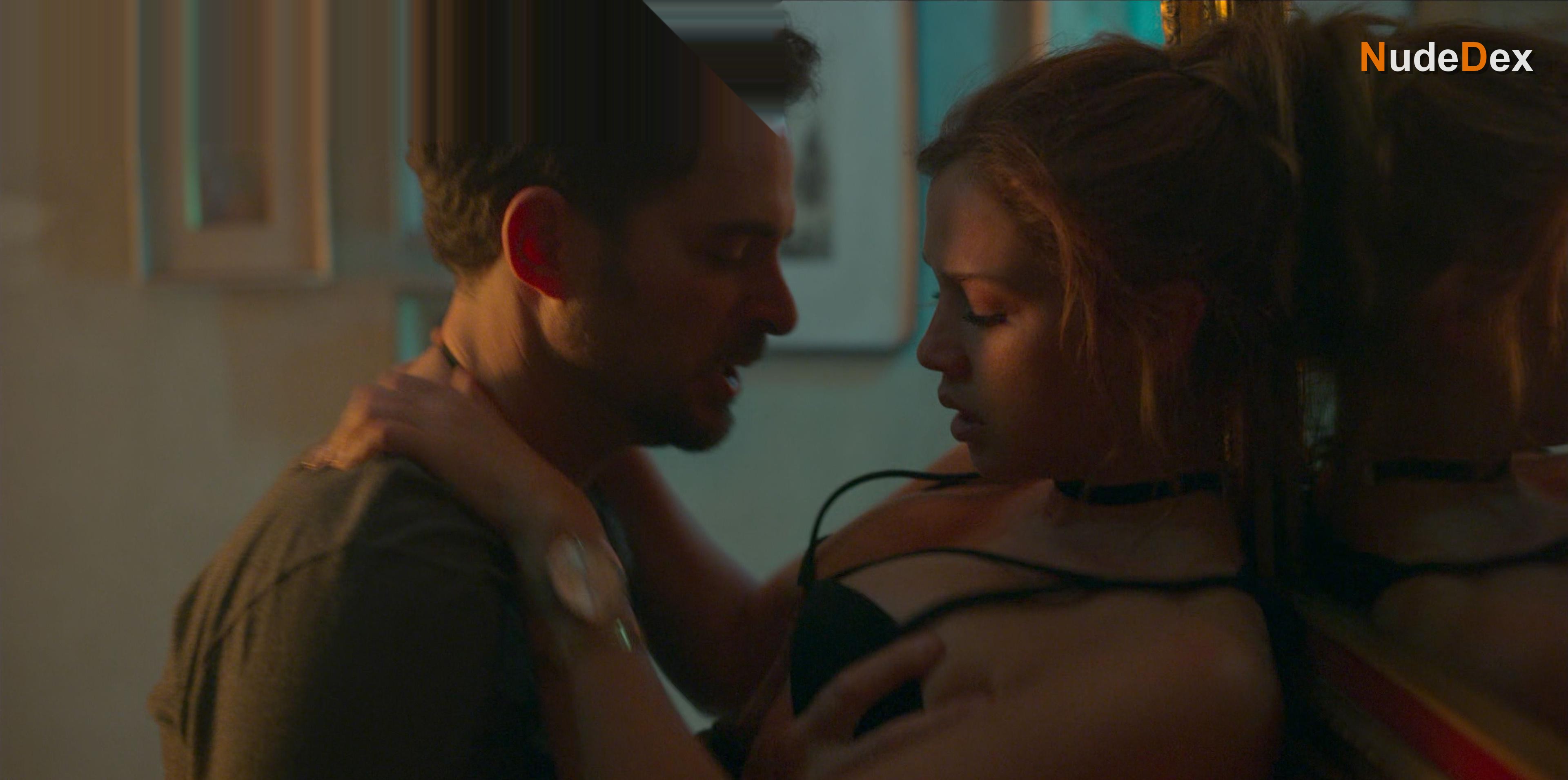 Carolina Miranda in Who Killed Sara?, photo 12