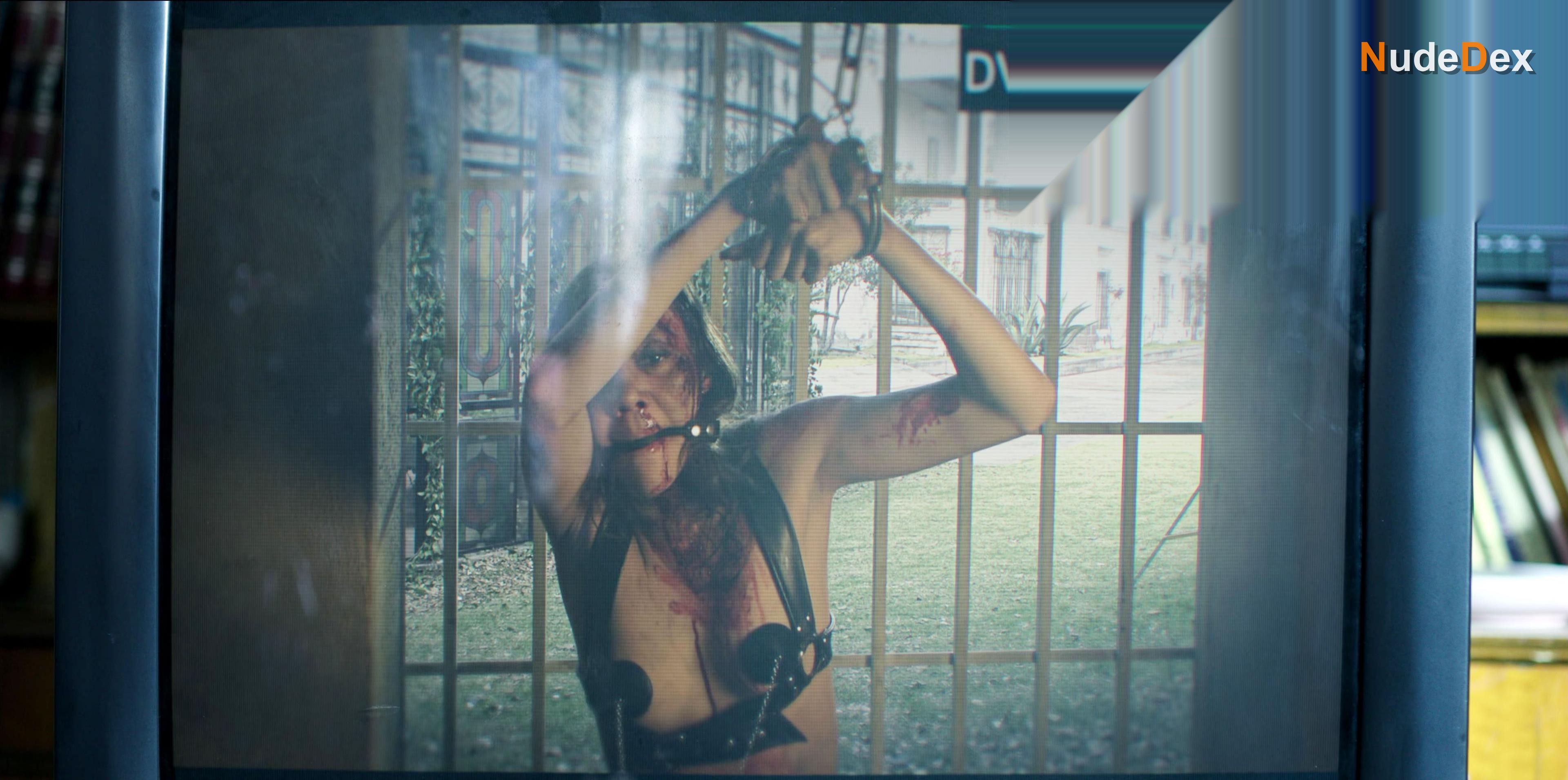 Carolina Miranda in Who Killed Sara?, photo 13