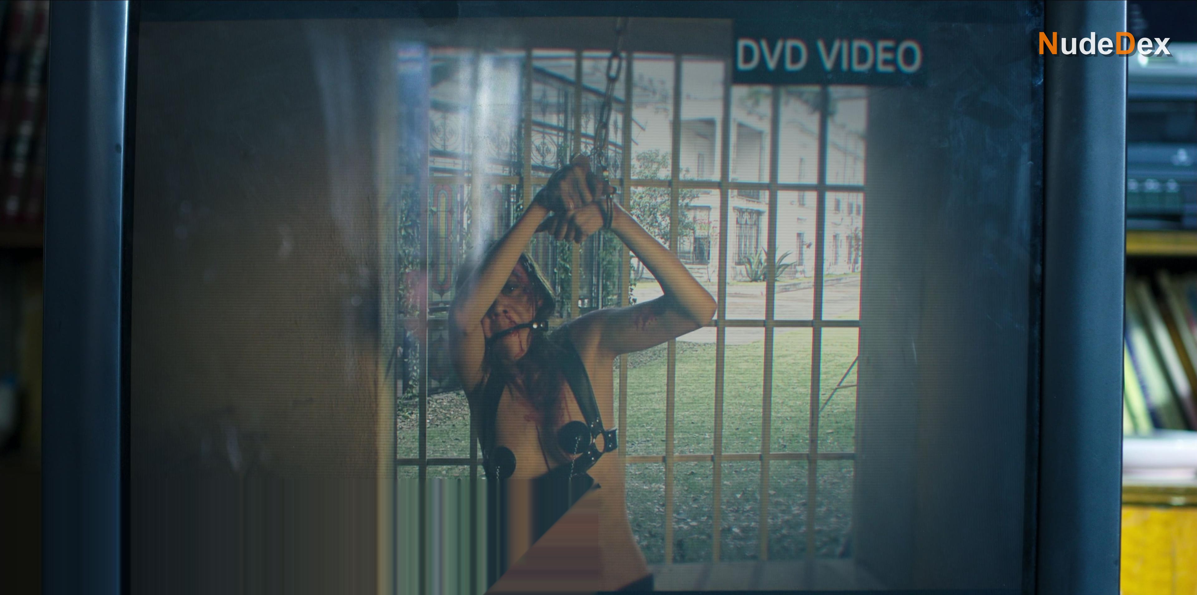 Carolina Miranda in Who Killed Sara?, photo 16