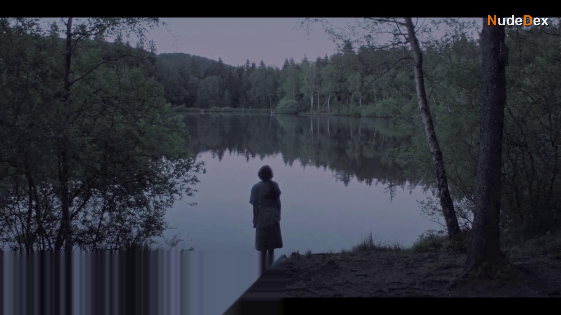 Caroline Barnard in Osmy Den, photo 11