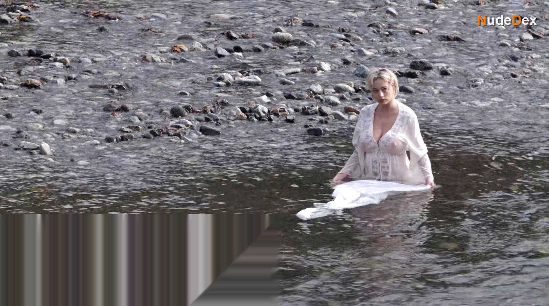 Caroline Vreeland in Red Handed, photo 2