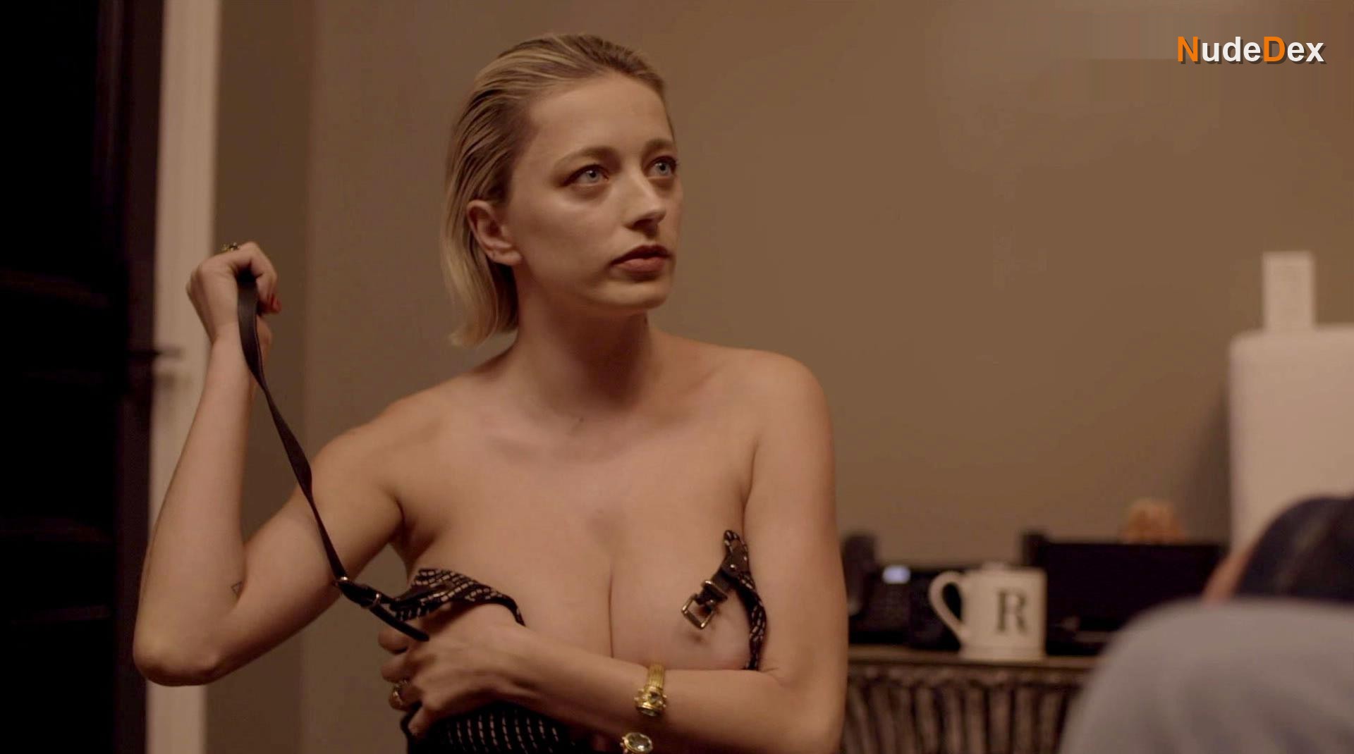 Caroline Vreeland in Red Handed, photo 7