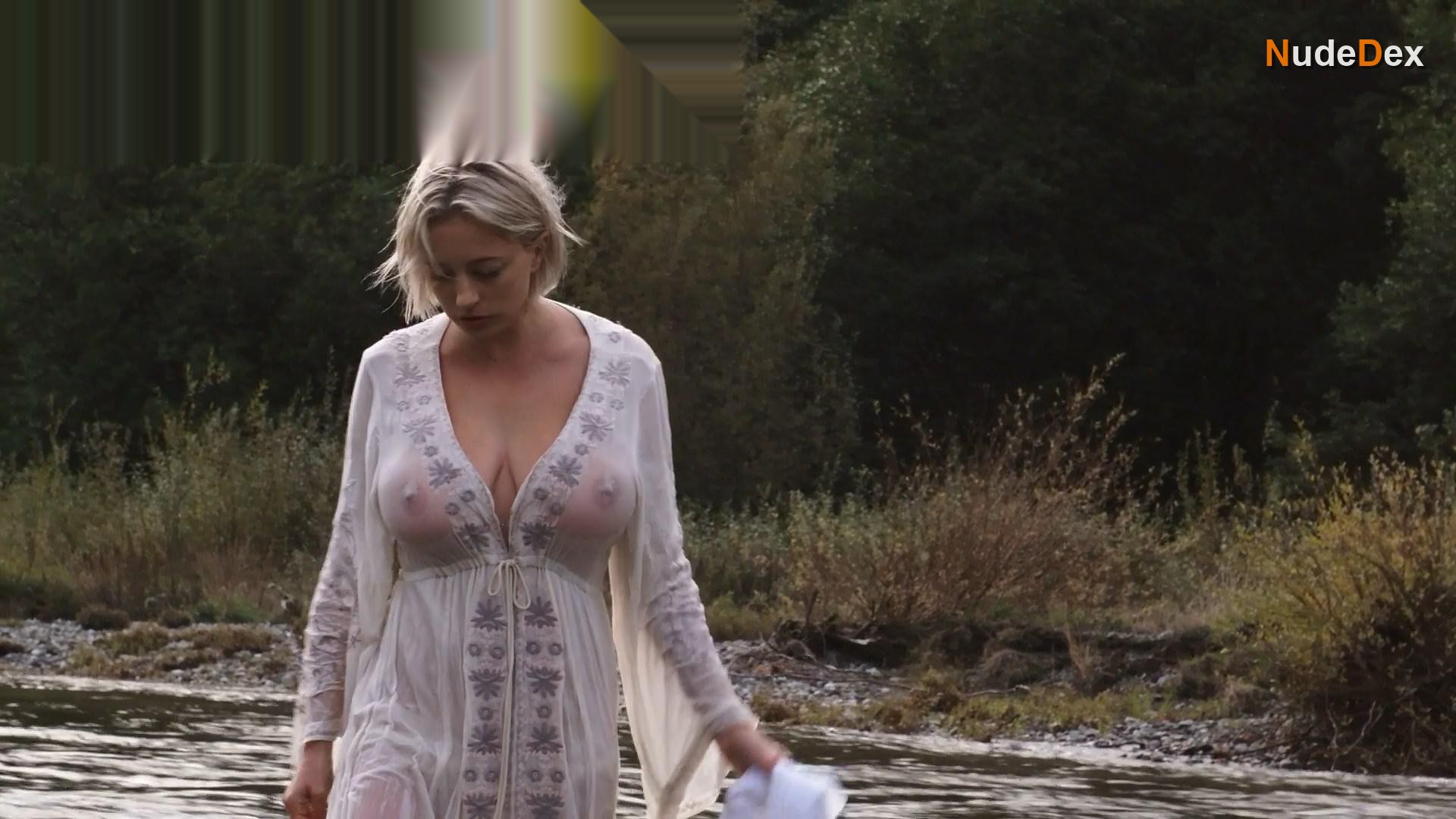 Caroline Vreeland in Red Handed, photo 18