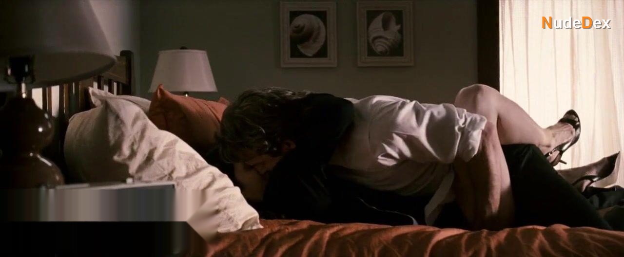 Carrie-anne Moss in Fireflies In The Garden, photo 5