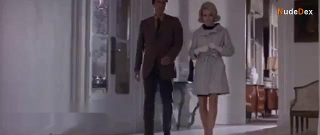 Carroll Baker in The Sweet Body Of Deborah, photo 3