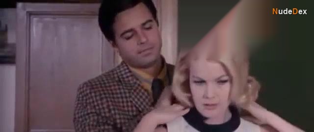 Carroll Baker in The Sweet Body Of Deborah, photo 6