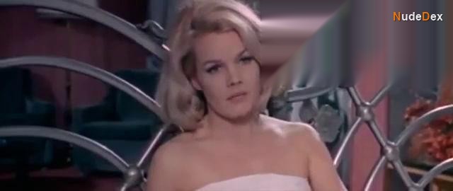 Carroll Baker in The Sweet Body Of Deborah, photo 18
