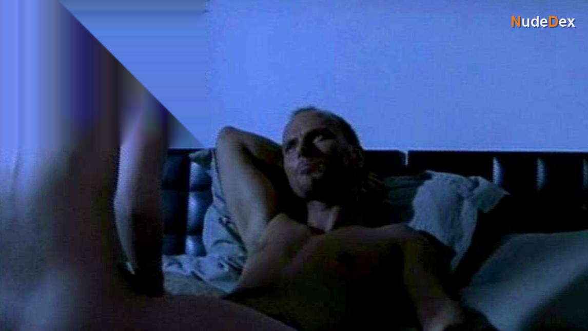 Cassandra Bell in Cold And Dark, photo 2