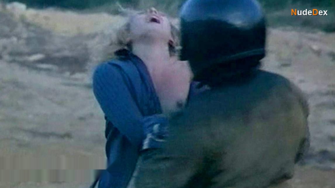 Catherine Deneuve in L Agression, photo 4