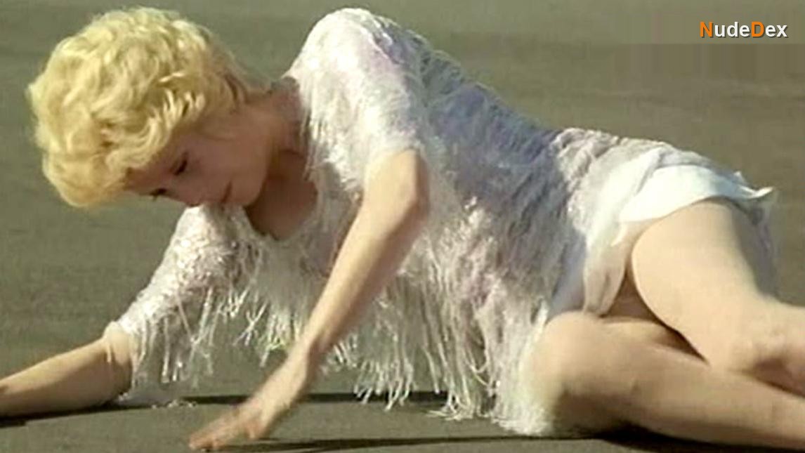 Catherine Deneuve in L Agression, photo 5