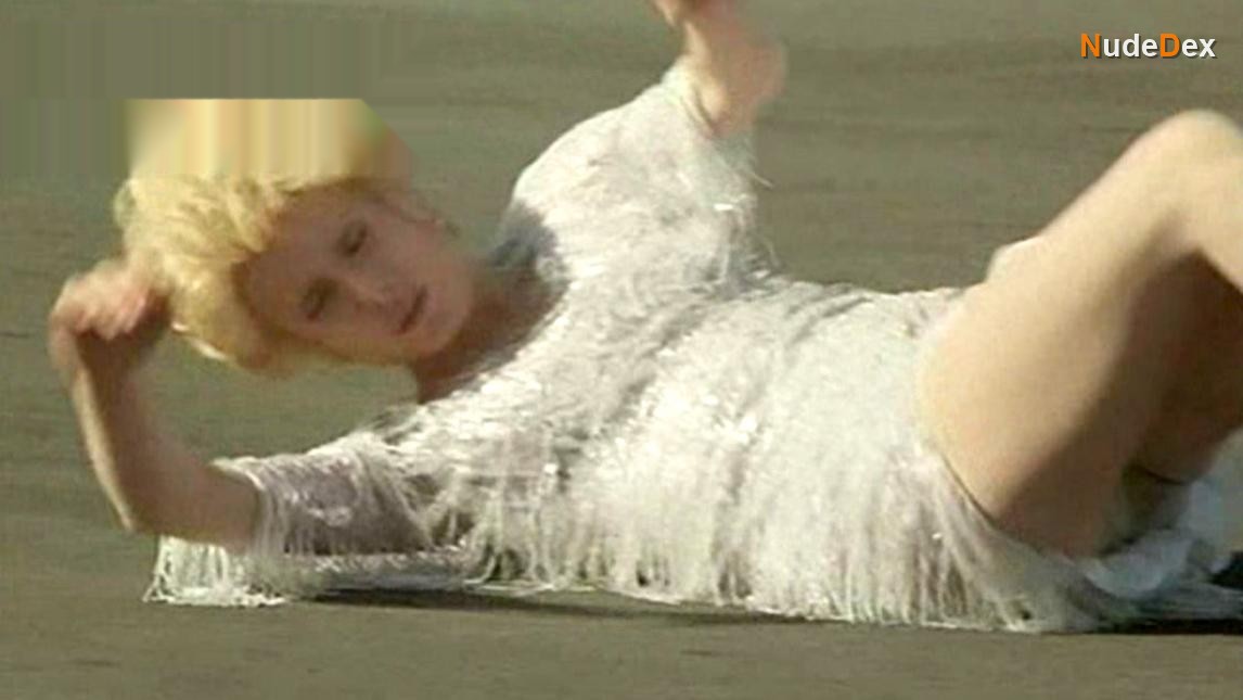 Catherine Deneuve in L Agression, photo 6