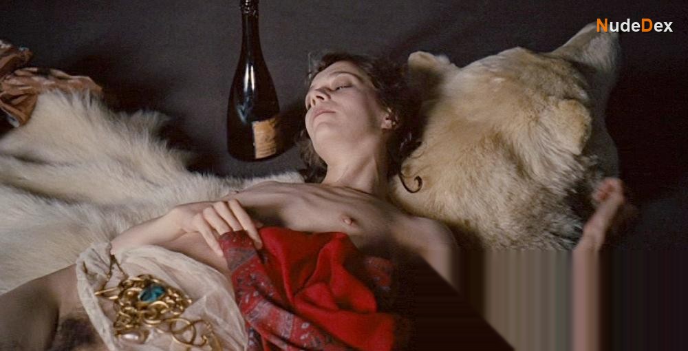 Celine Sallette in House Of Pleasures, photo 3