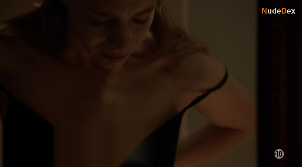 Celine Sallette in The Returned, photo 2