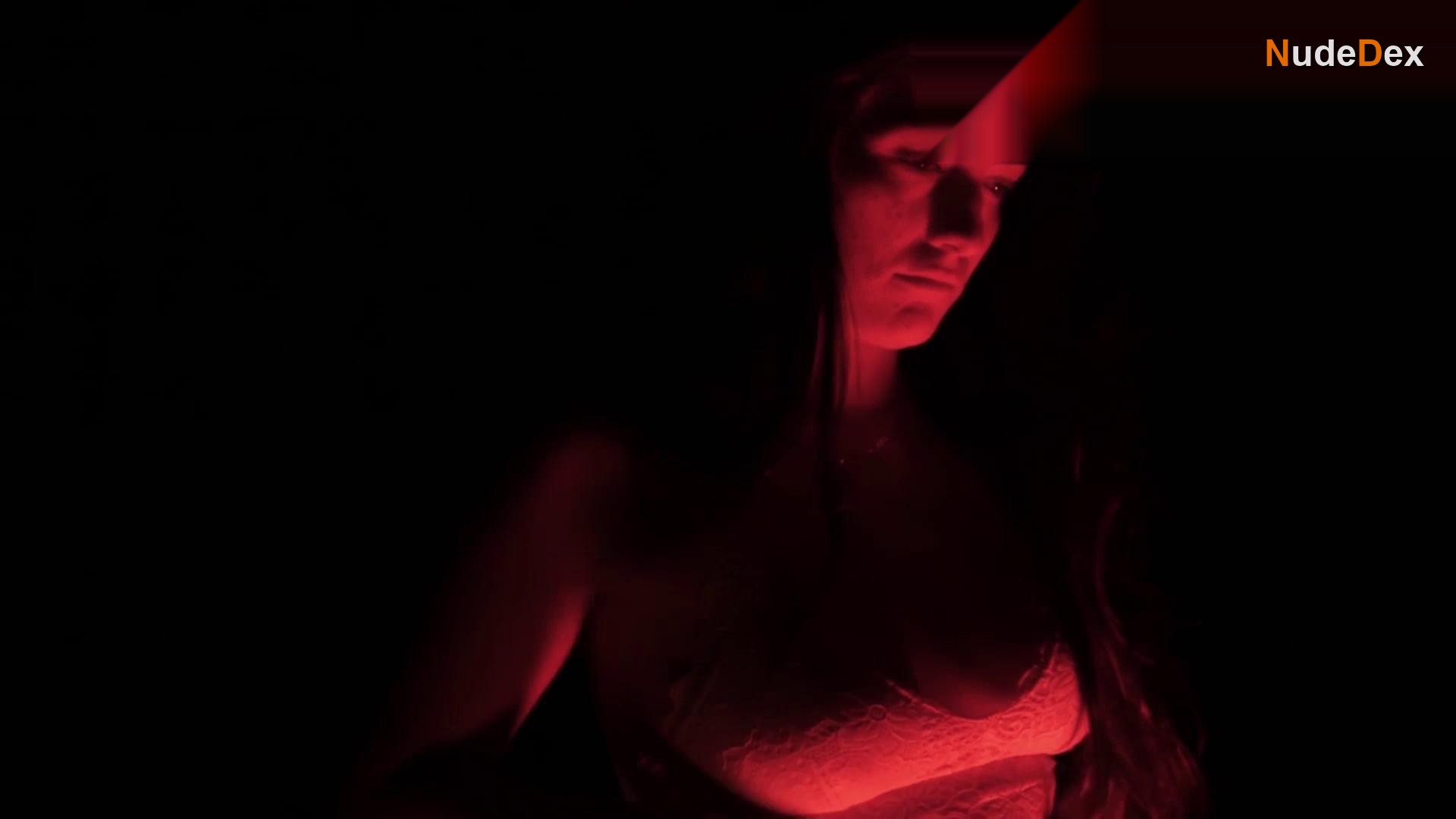 Charlene Brimaud in Tant Quele Loup, photo 3
